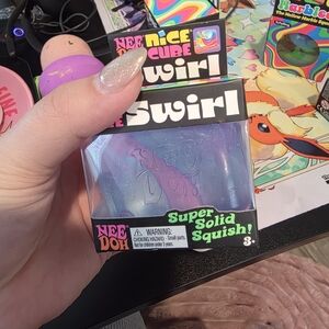 Swirl Super Solid Squish Cube